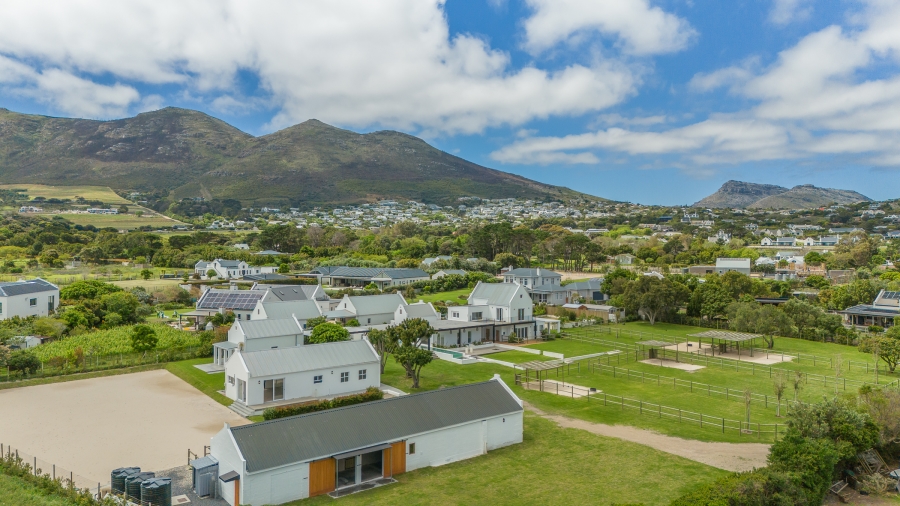 6 Bedroom Property for Sale in Meadowsteads Western Cape